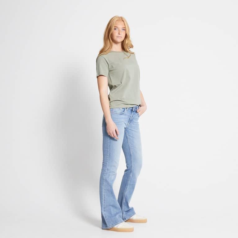 Rea på tjejkläder hos Lager 157 med plagg från 15,70 kr/st