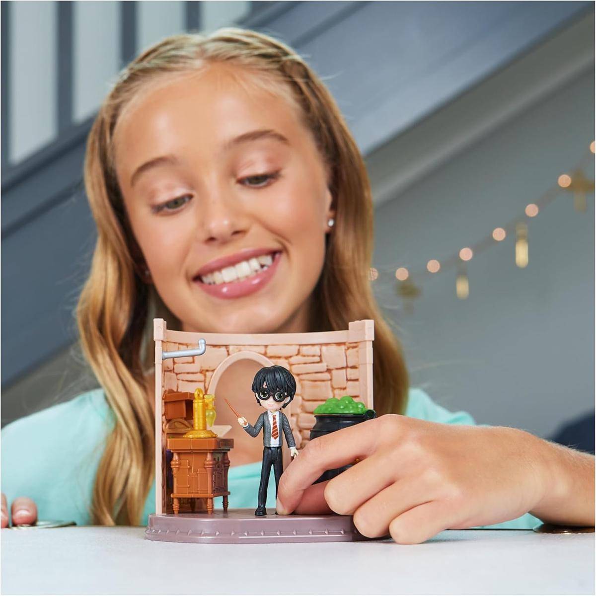 Hogwarts Trollkarlsklass Leksak med Harry Potter-Figur
