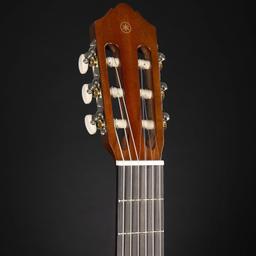 Yamaha C40II - Klassisk gitarr med nylonsträngar