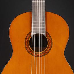 Yamaha C40II - Klassisk gitarr med nylonsträngar