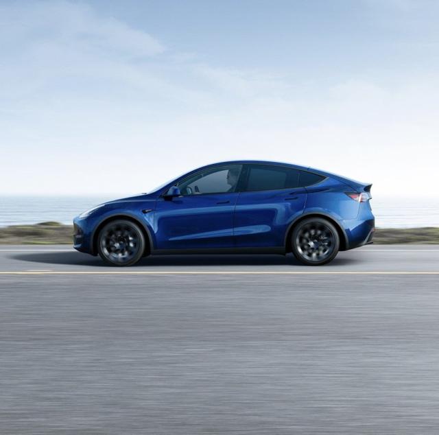 Köp Tesla Model Y – Få gratis laddning i 1 år