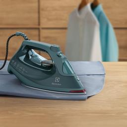 Electrolux Refine 600 Ångstrykjärn 2600W Pine Green
