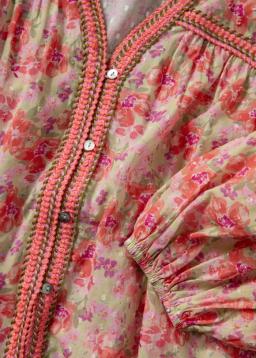 BLAIR - Broderad Rosa Puffärm Blus