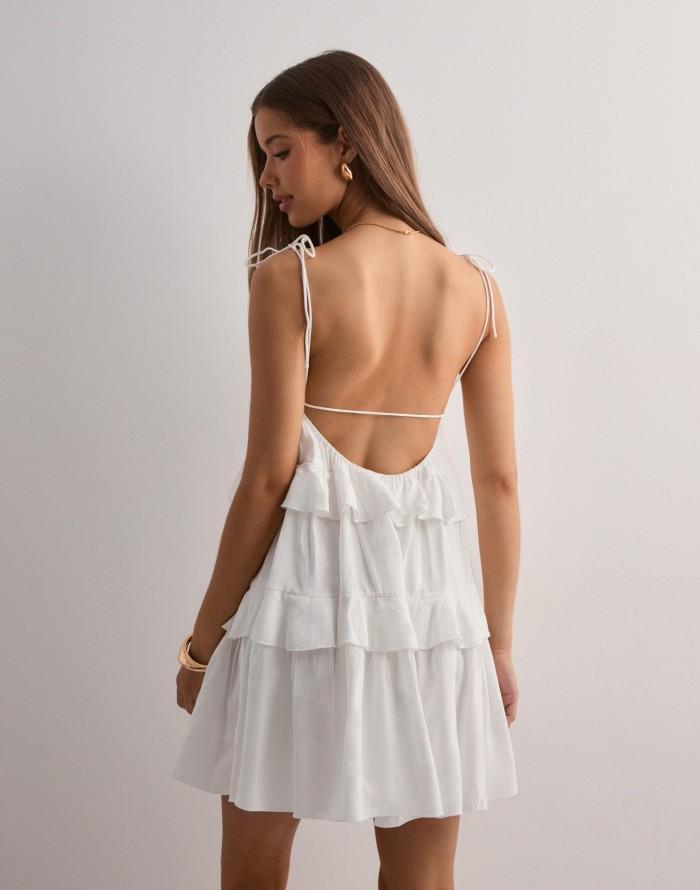 Elegant White Flounce Volume Dress
