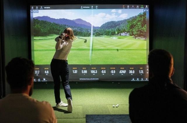 Gå en runda med din golfkompis på en ikonisk mästerskapsbana