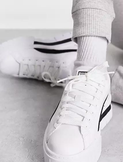 PUMA - Mayze - Vita och svarta sneakers med grov sula - ASOS